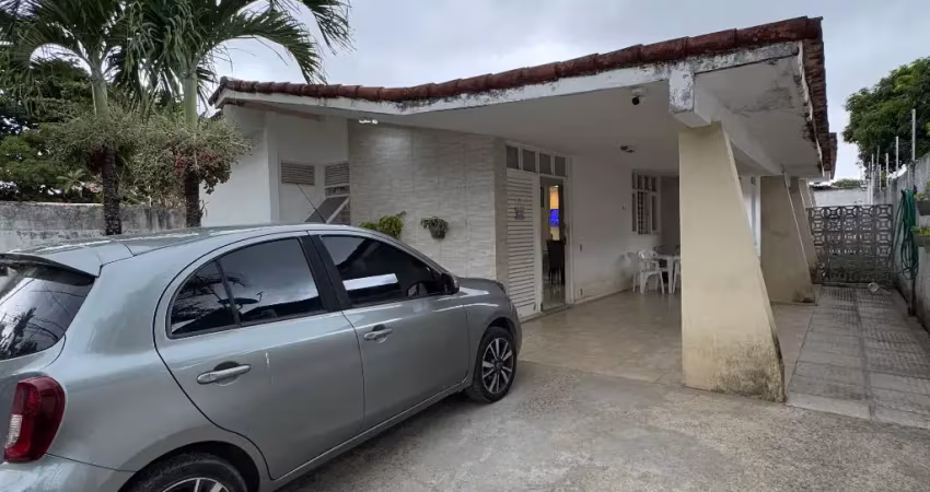 Excelente casa com piscina para venda em Candeias