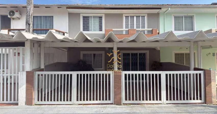 Sobrado em Guaratuba próximo a praia no Brejatuba - Casa com 3 quartos, 3 salas, 2 banheiros, 2 vagas, 120m². Rua Londrina - Brejatuba - GUARATUBA