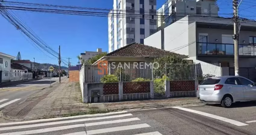 Casa com 4 quartos à venda na Rua Antônio Mattos Areas, 406, Balneário, Florianópolis