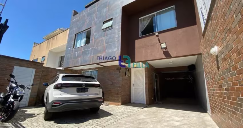 Sobrado ensolarado com 3 quartos e terraço no bairro pilarzinho