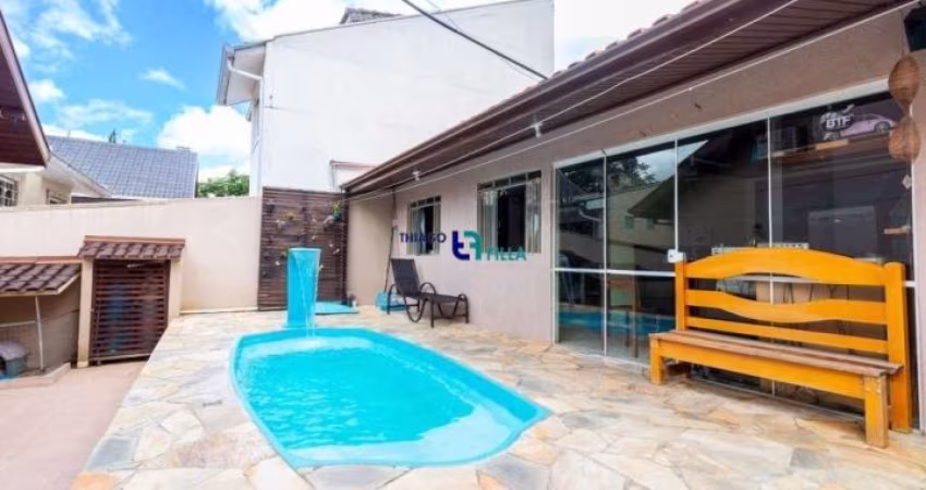 Casa com piscina à venda