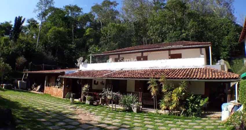 Excelente casa à venda, Centro, Pequeri, MG. Ver e se apaixonar...