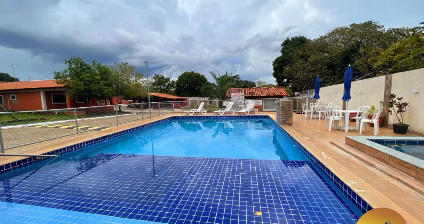 Chalé 3 quartos em condomínio fechado com piscina aquecida, ofurô,