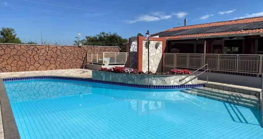 Chalé em Caldas Novas com 2 quartos, mobiliado em condomínio com piscina aquecida
