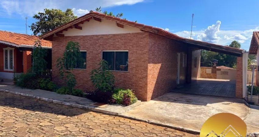 Oportunidade! Chalé mobiliado em Caldas Novas com 2 quartos sendo 2 suítes, sala ampla