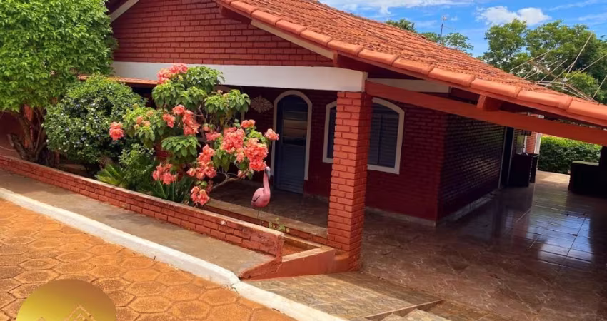 Chalé mobiliado em Caldas Novas com 3/4, 1 suíte, sala, cozinha, garagem, varanda com churrasqueira