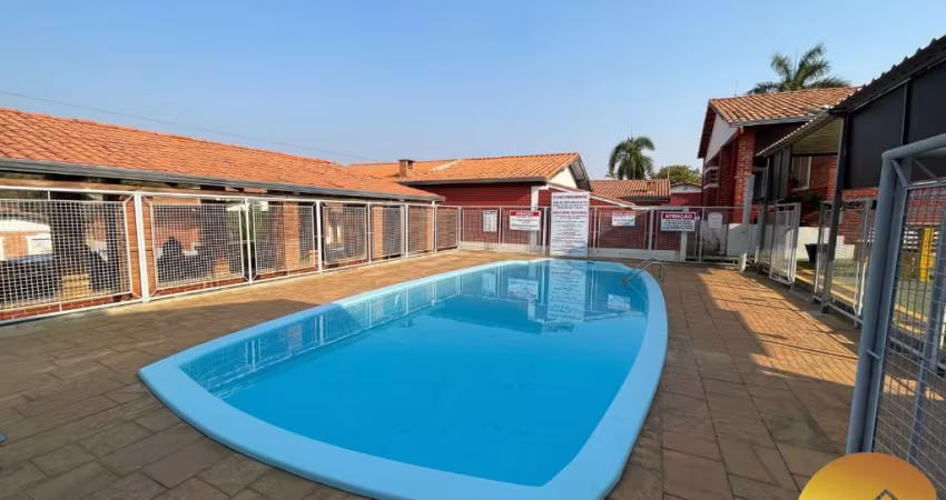 Chalé com 2 quartos, sendo 1 suíte, sala ampla, piscina, sauna,  churrasqueira