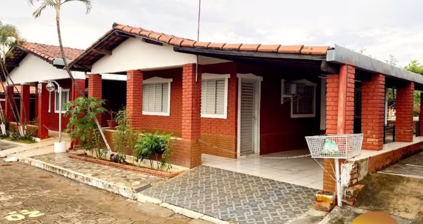 Chalé em Caldas Novas com 2 quartos grandes sendo 1 suíte, sala ampla, cozinha com armarios