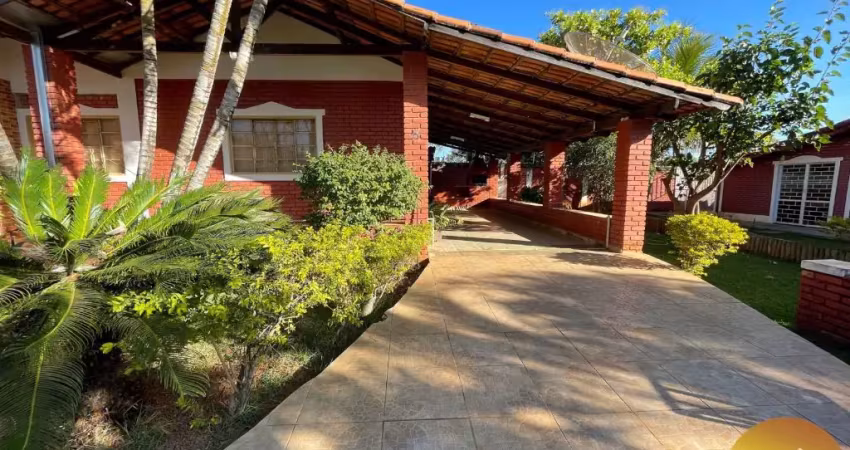 Oportunidade! excelente chalé em condomínio fechado com 3 quartos, sendo 2 suítes, sala ampla