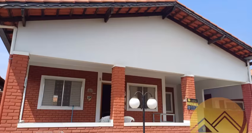 Chalé em caldas novas com 5 quartos sendo 2 suítes, todo na laje, sala ampla,