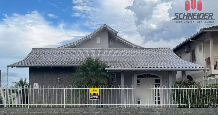 Casa com 3 dormitórios para alugar no bairro Nações em Timbó/SC
