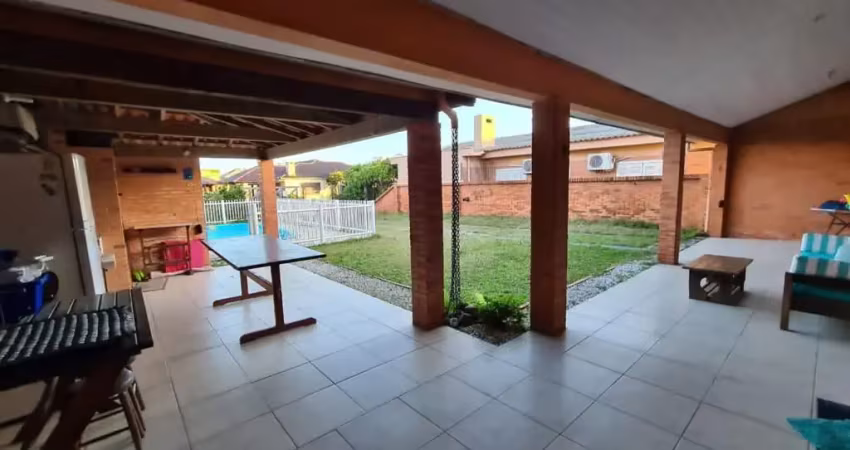 Casa com 3 quartos para alugar na Avenida Paraguassu, 87, Centro, Xangri-Lá