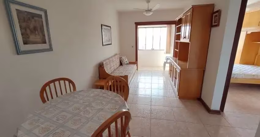 Apartamento com sacada a 30 metros da praia em capão da canoa