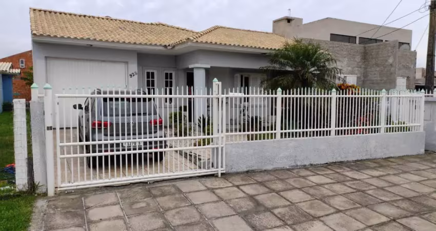 Casa com 3 quartos em bairro residencial capão da canoa