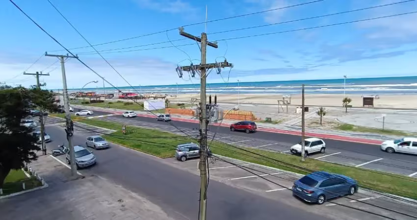 Apartamento á beira mar com sacada de frente em capão da canoa
