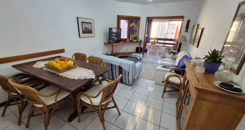 3 quartos + 3 banheiros com 2 garagens sendo uma privativa! centro de capão da canoa