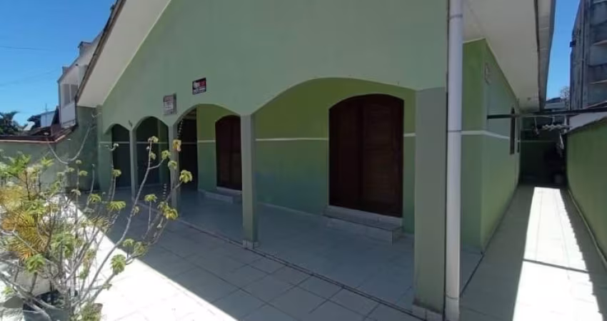 Casa na praia com piscina próximo ao mar