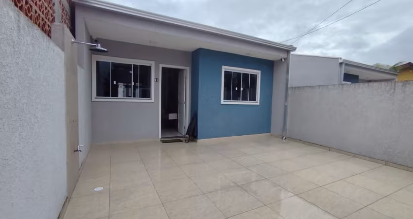 Casa á venda com piscina, faixa mar
