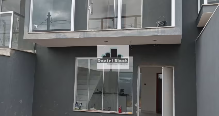Casa 2 Quartos com Área Privativa e 2 Vagas - Próximo à Avenida Calixto, Liberdade, Santa Luzia