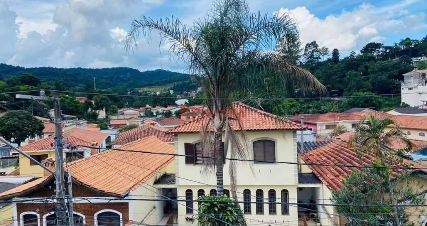 Sobrado para venda 180 m² no horto florestal com 3 suítes e 3 vagas.