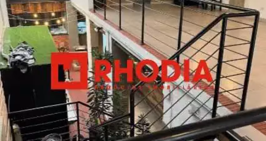 Casa comercial 320m² em pinheiros com deck e cozinha industrial