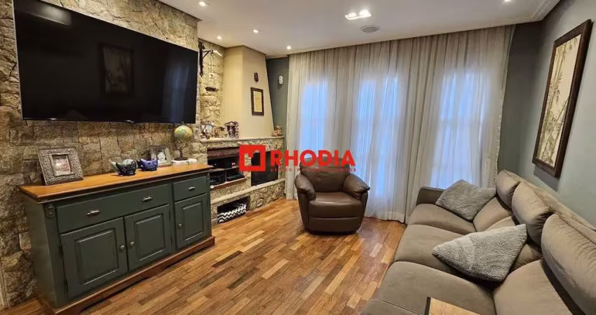 Moderna casa térrea com 3 dormitórios, suíte e quintal retrátil em rua tranquila