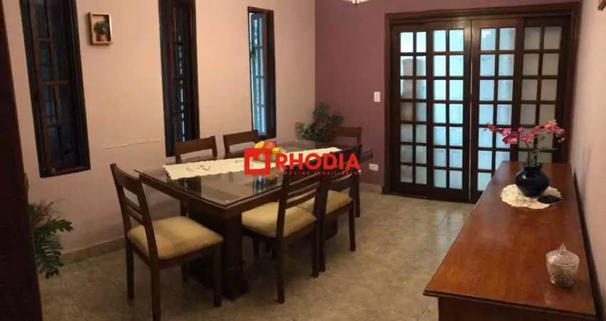 Sobrado à venda com 243m², com 04 dormitórios, 01 suíte e 02 vagas de garagem jardim modelo zona norte sp