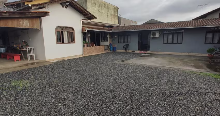 Terreno de esquina, Aventureiro