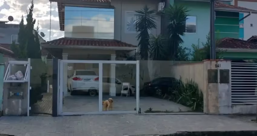 SOBRADO GEMINADO À VENDA NO JARDIM IRIRIU.