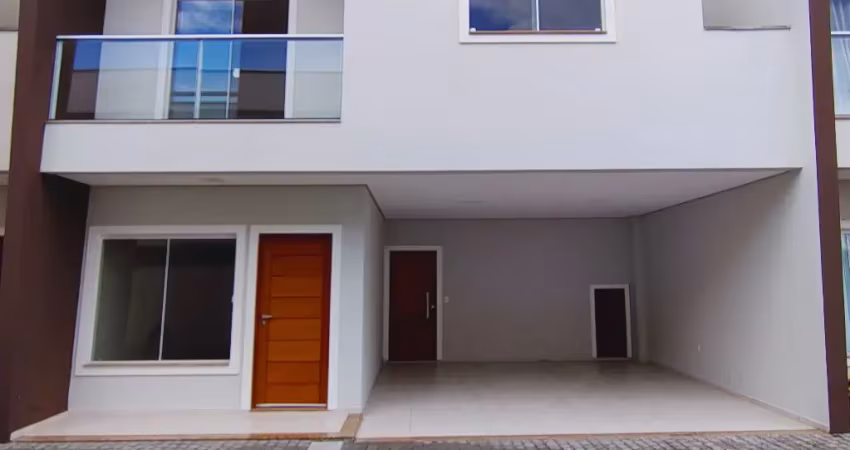 Linda casa geminada em condomínio fechado no bom retiro!