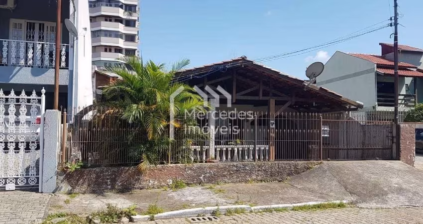 Terreno ideal para investidor no Centro, medindo 250 m² á venda por R$ 1.000.000 - Centro - Itajaí/