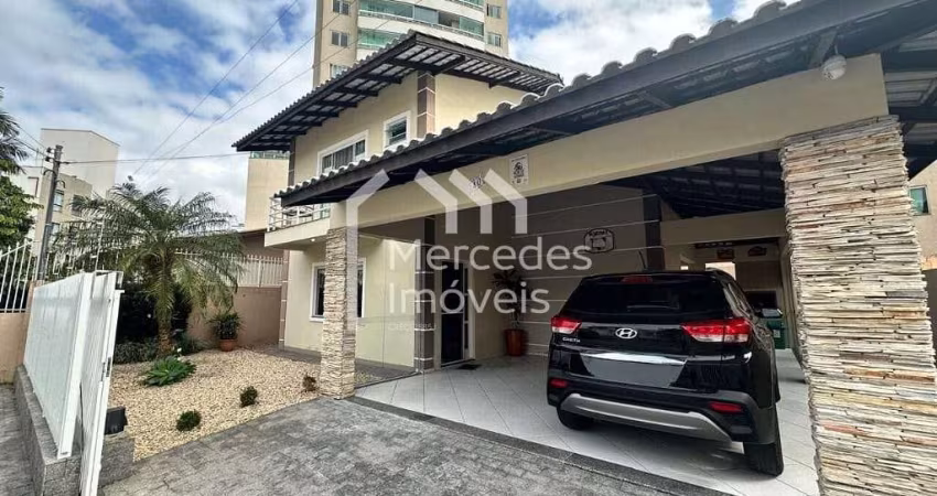 Casa com 1 suíte + 2 quartos à venda, 154 m² por R$ 1.650.000 - Centro - Itajaí/SC