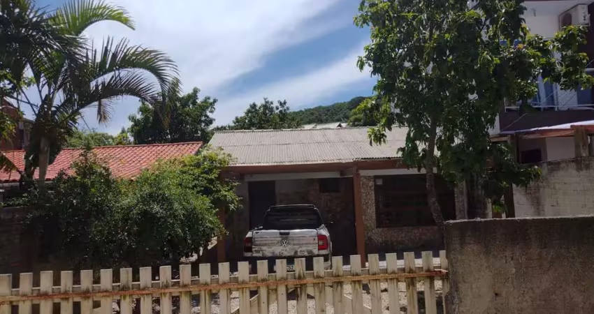 Casa - Padrão, para Venda em Florianópolis/SC