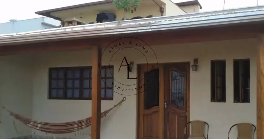 Casa tipo edícula com amplo quintal frontal à venda – espaço e conforto para você!