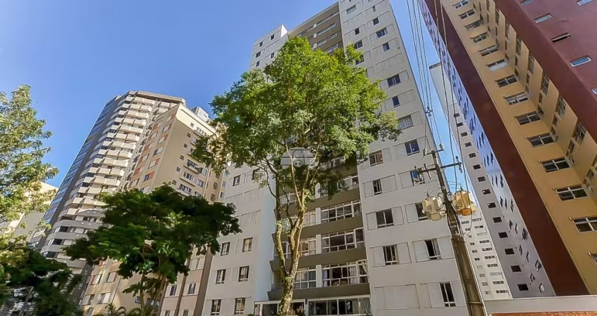 Apartamento 16º Andar,  rua tranquila no Champagnat, BIGORRILHIO, região nobre, uma quadra da Praça Ucrânia com feira gastronômica nos finais de semana Edifício Shannon, Rua Des. Otávio do Amaral, 741