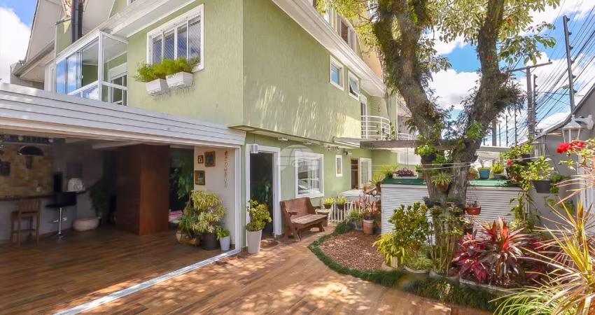 Sobrado Aconchegante à Venda | Pilarzinho – Curitiba/PR   220 m² de conforto, praticidade e charme em um só lugar!