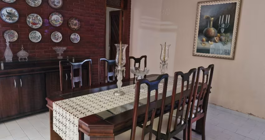 Casa Plana, 12 x33 m , na Fausto Cabral,4 quartos