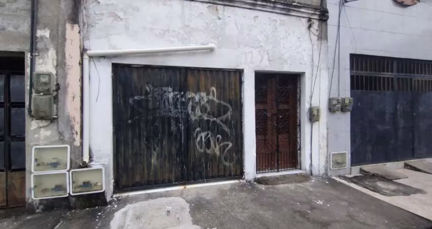 Casa no parque araxa, 4, 40 x 55 m ,sala  de visita,  2 quartos,.