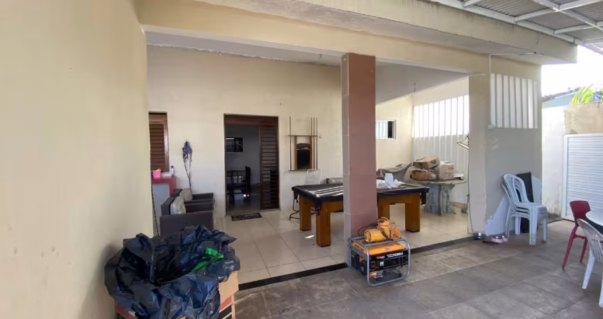Casa Ampla com 3 Dormitórios e Área Gourmet Próxima ao Assaí Atacadista - 180m² Construídos
