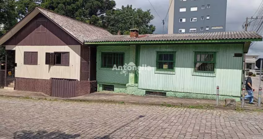 Terreno de esquina à venda no Petrópolis