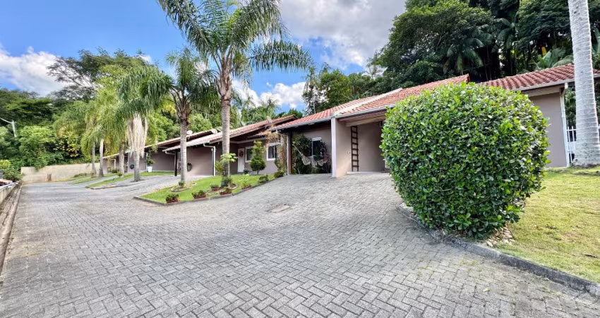 Casa térrea em condomínio fechado!