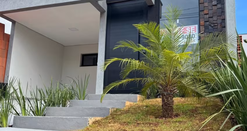 Linda Casa no condomínio jardim–3 Dormitórios em Condomínio Fechado