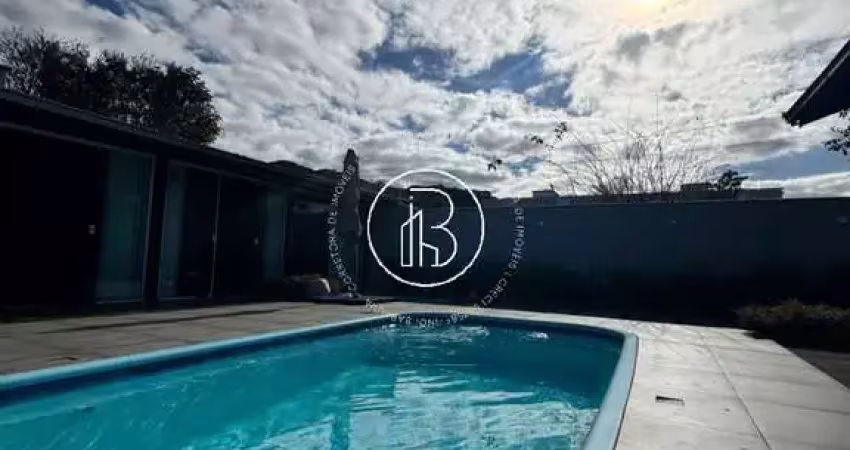 Casa plana, averbada e com uma linda área de festas com piscina no aventureiro