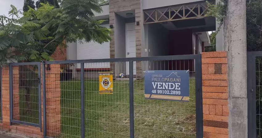 Casa à venda no bairro Centro - Garopaba/SC