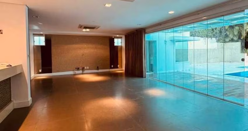 Mansão Alphaville 1, nascente, finamente decorada, 4 suítes, piscina privativa, climatizado, sauna, área verde, alto luxo! Agende sua visita!