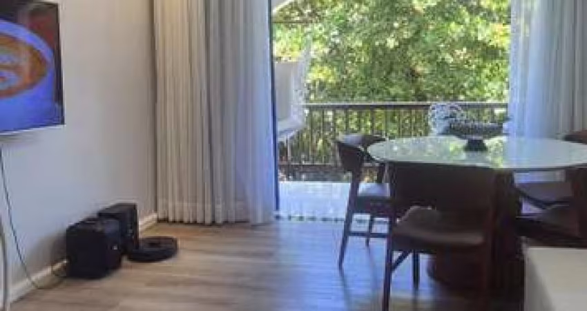 Village duplex em Buraquinho, 90m², 2/4, varandas, 2 suítes, climatizado, nascente, jardim, condomínimo com marina, 2 vagas por apenas: R$550.000,00