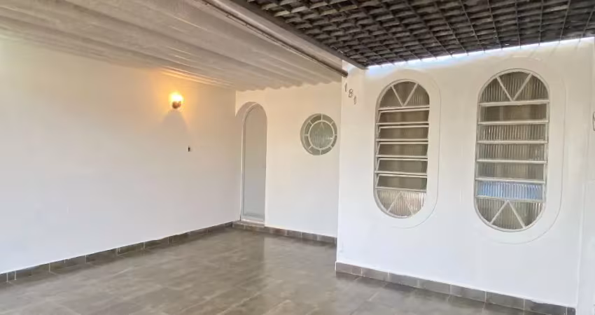 Casa confortável e bem localizada no bairro jaraguá
