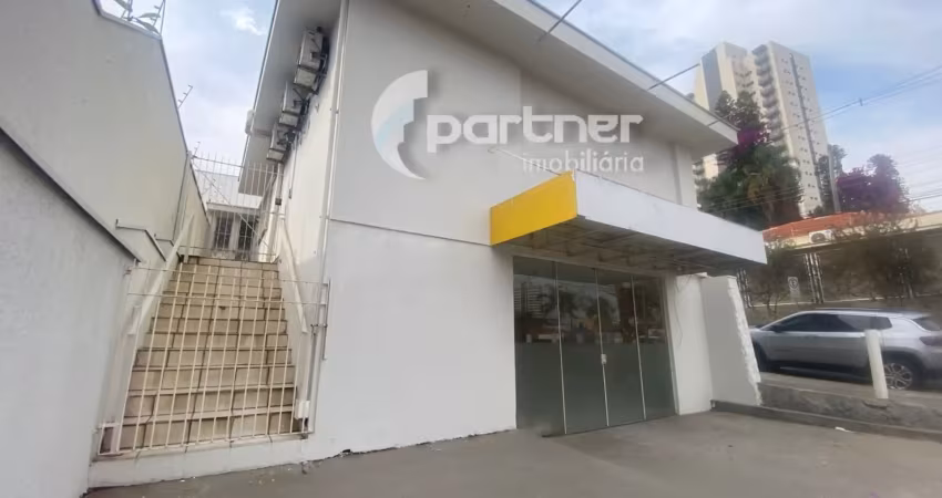 Casa comercial com loja na parte térrea frontal e residência acima