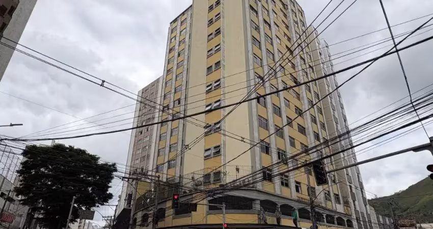 Gigante apartamento de 4 quartos com área externa no coração do Bairro São Mateus