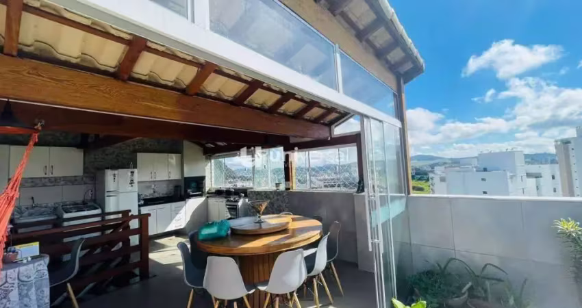 Cobertura espaçosa com elevador no jardim laranjeiras